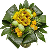 Modern boeket met gele bloemen