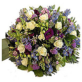 Rouwbiedemeier met blauwe en witte bloemen